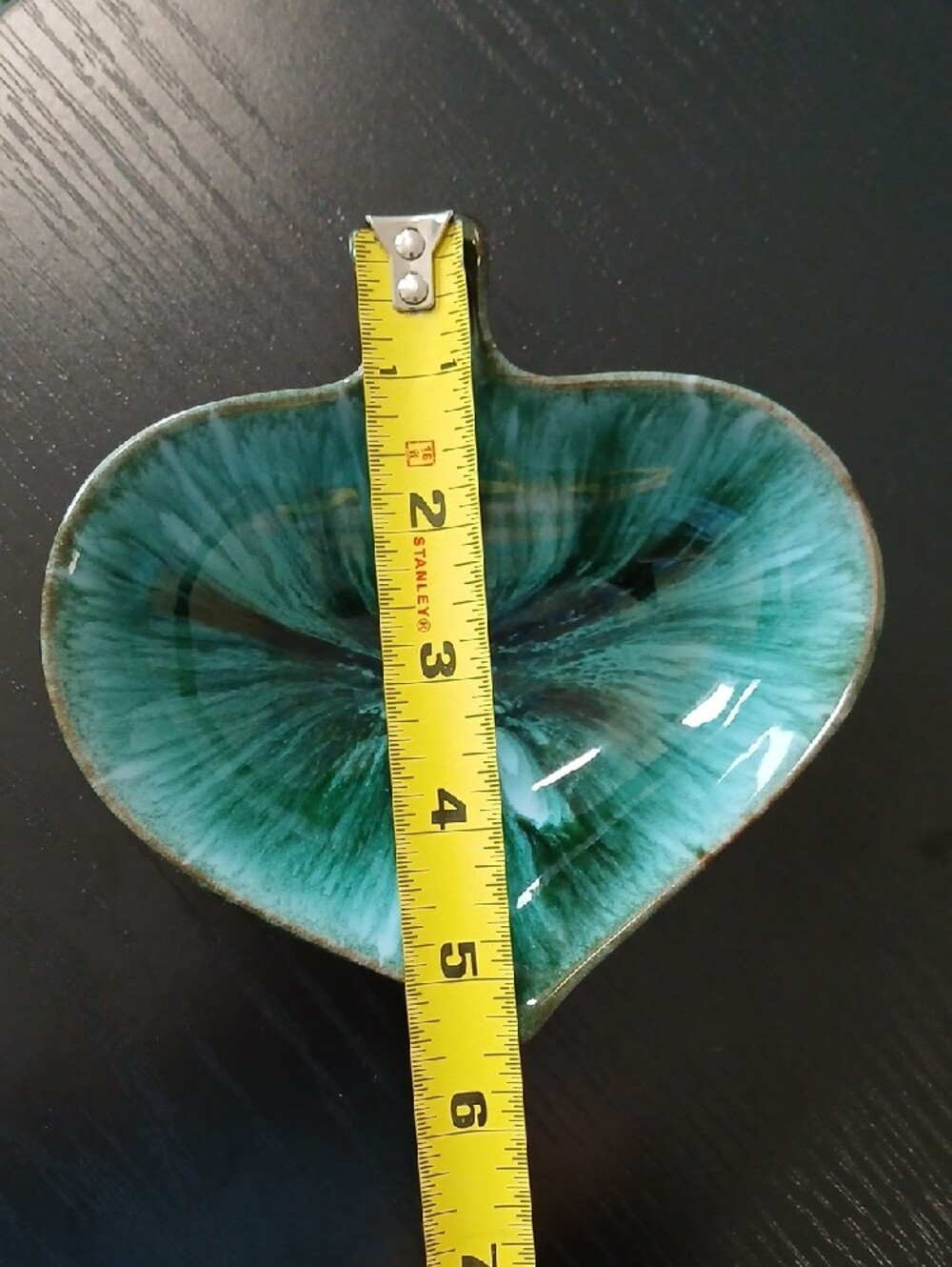 💕Vintage Blue Mountain Pottery Leaf Shaped Dish - Picture 2 of 9